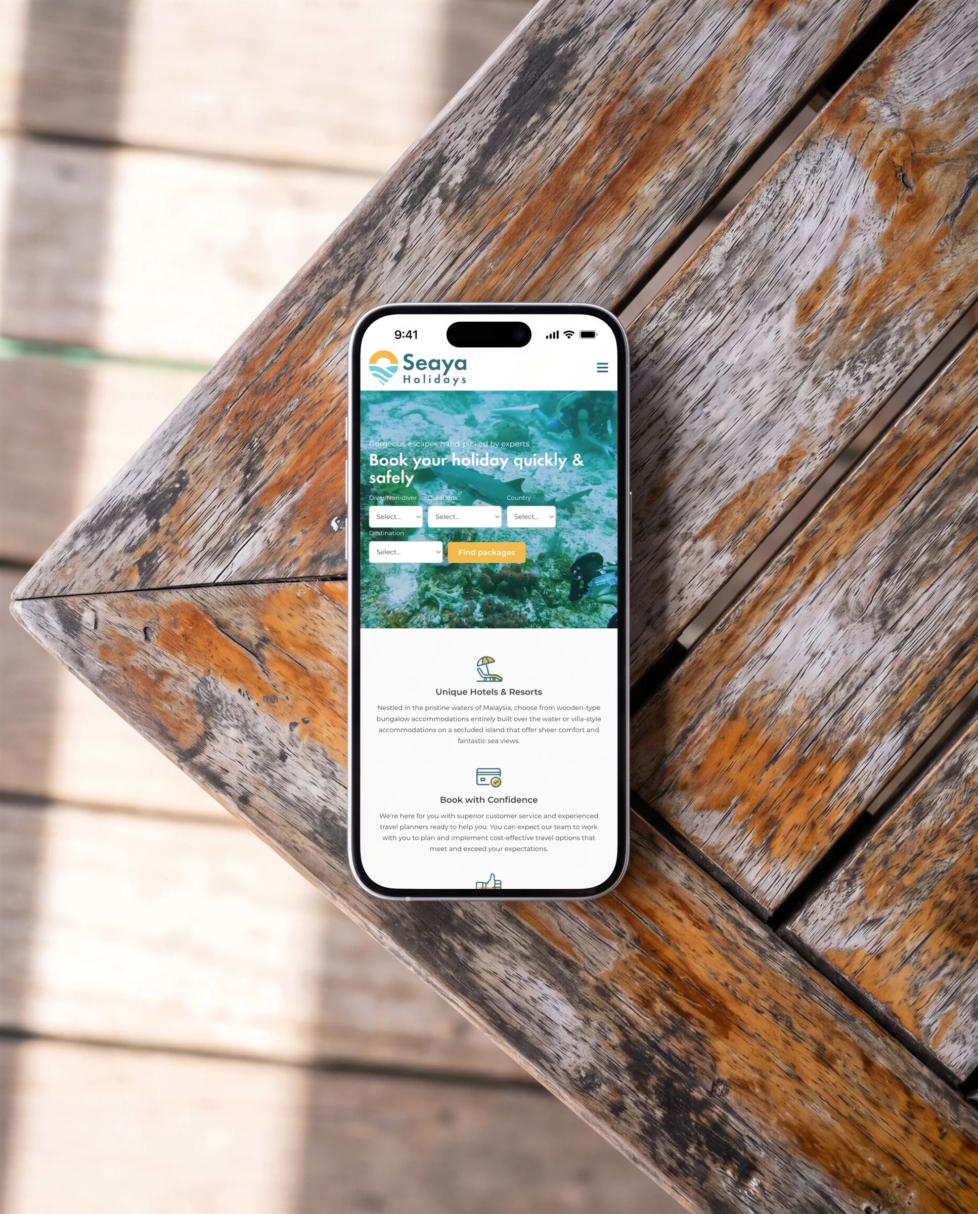 A room's packages on a phone: the diver or non-diver toggle, the inclusions and a booking button.